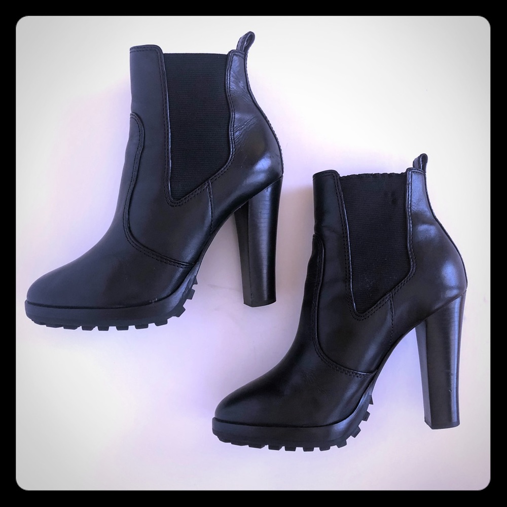 Tory Burch Sullivan Bootie size 7.5